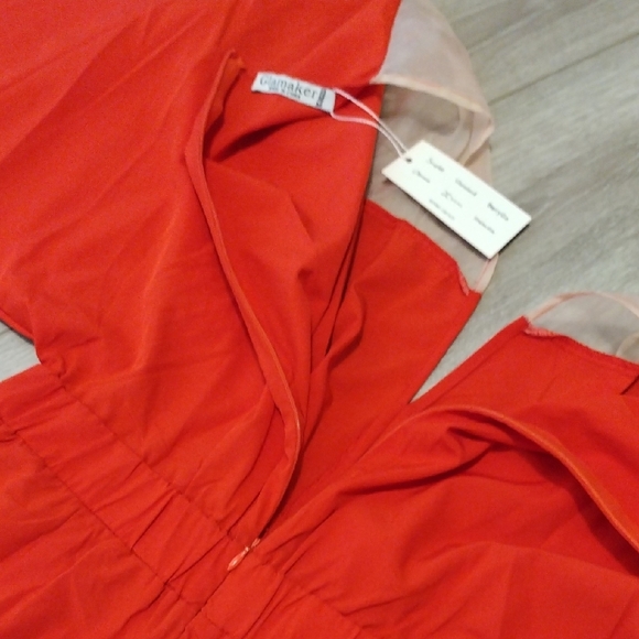 Chic Red Romper with Flared Sleeves - Picture 10 of 13